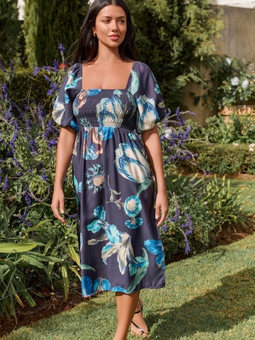 Next Mekko värissä sininen: etupuoli