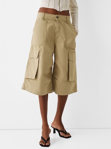 Bershka Wide leg Cargo trousers in Brown: front