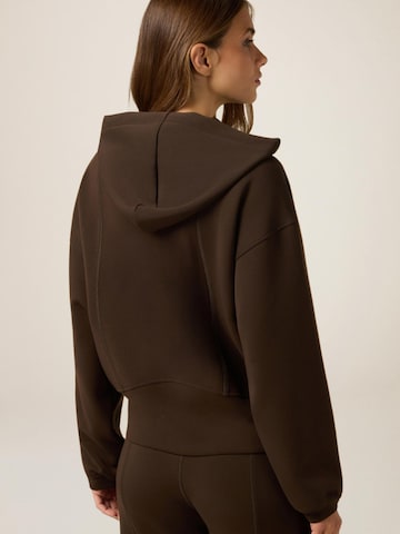 Pullover di oltre in marrone
