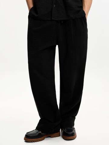 Wide leg Pantaloni di Bershka in nero: frontale