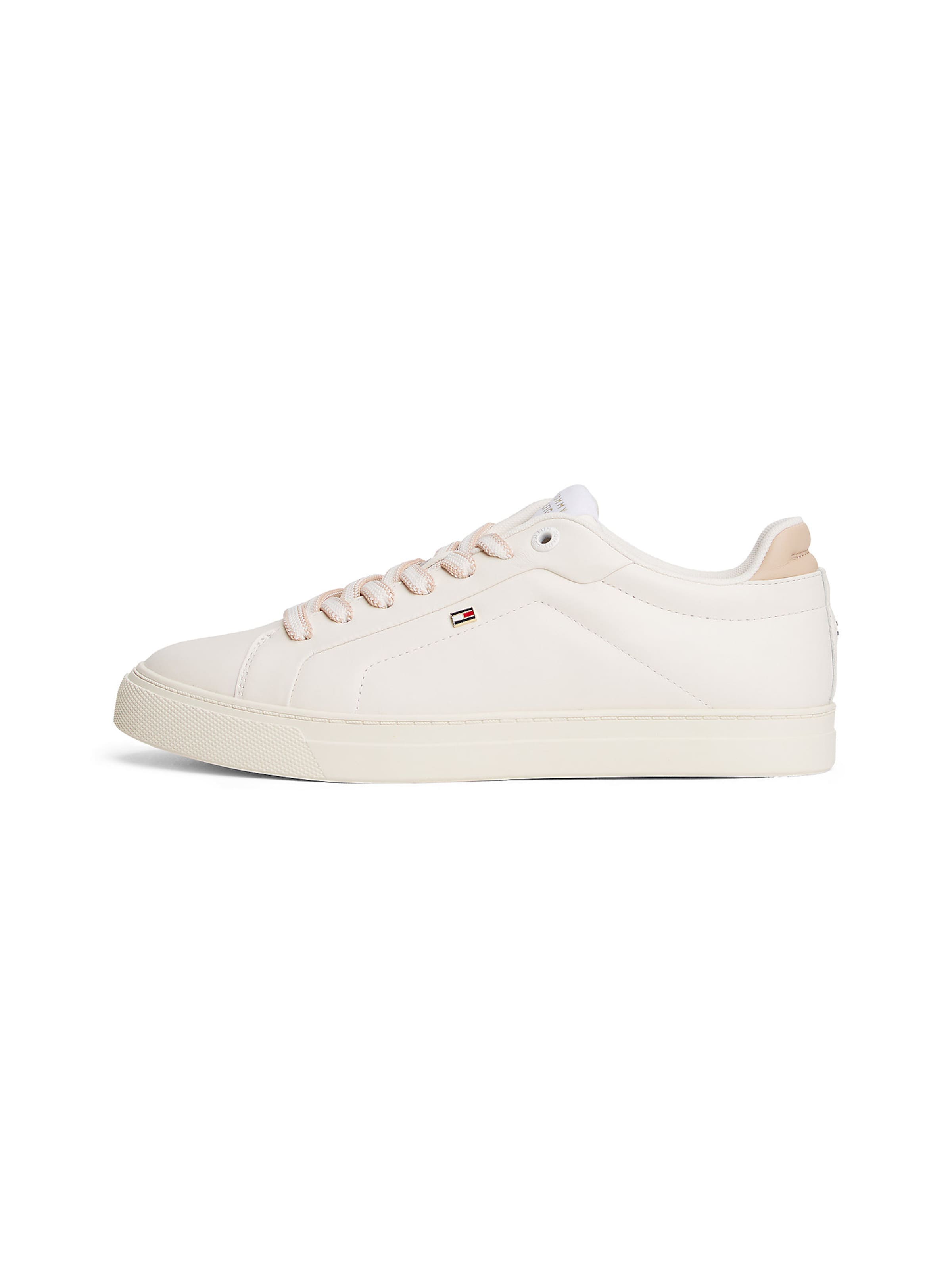 Baskets basses TOMMY HILFIGER en beige : devant
