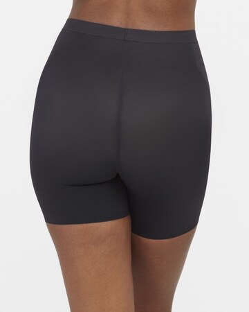 Pantaloni modelatori 'Thinstincts' de la SPANX pe negru