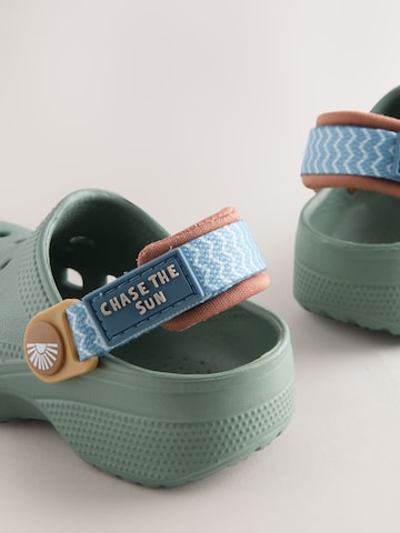 Next Clogs in Grün