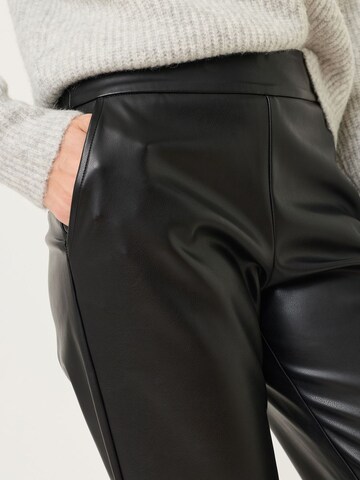 Regular Pantalon Tamaris en noir