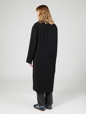 PIECES Between-seasons coat in Black