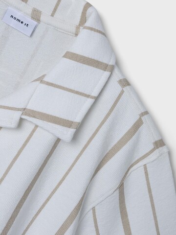 Coupe regular Chemise NAME IT en blanc