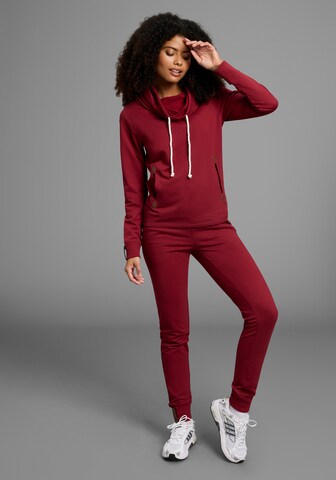 OCEAN SPORTSWEAR Tracksuit in Red: front