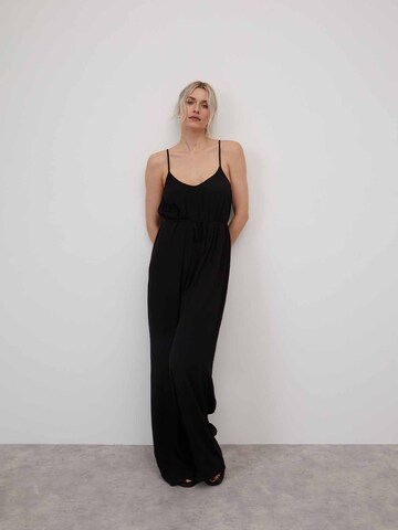 Tuta jumpsuit 'Polly' di LeGer by Lena Gercke in nero: frontale