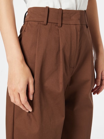 Sisley Loose fit Pleat-Front Pants in Brown