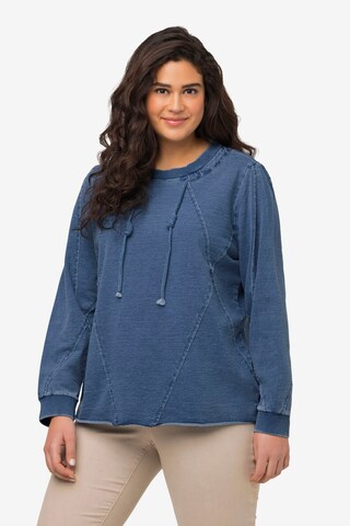 Sweat-shirt Ulla Popken en bleu : devant