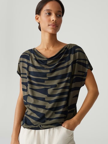 Tricou 'Sapaya' de la OPUS pe verde: față