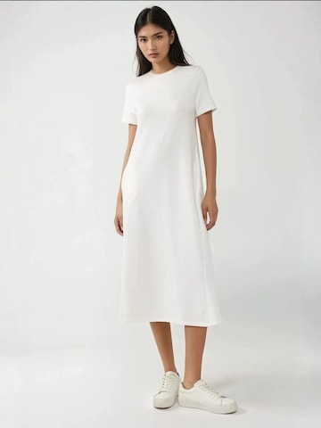 Hiccup Dress in White: front