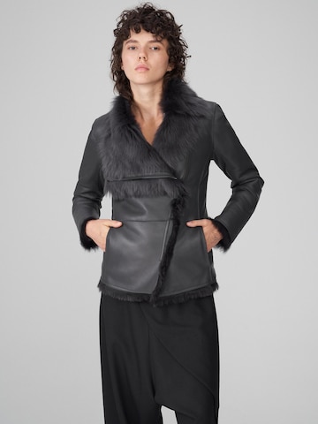 V S P - Chaqueta de invierno 'Adila' en gris: frente