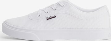 Baskets basses 'Core' TOMMY HILFIGER en blanc : devant