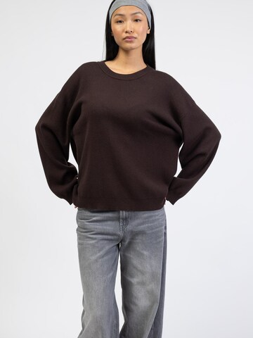 BROKE + SCHÖN Sweater in Brown