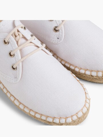 Chaussure basse Pisamonas en blanc