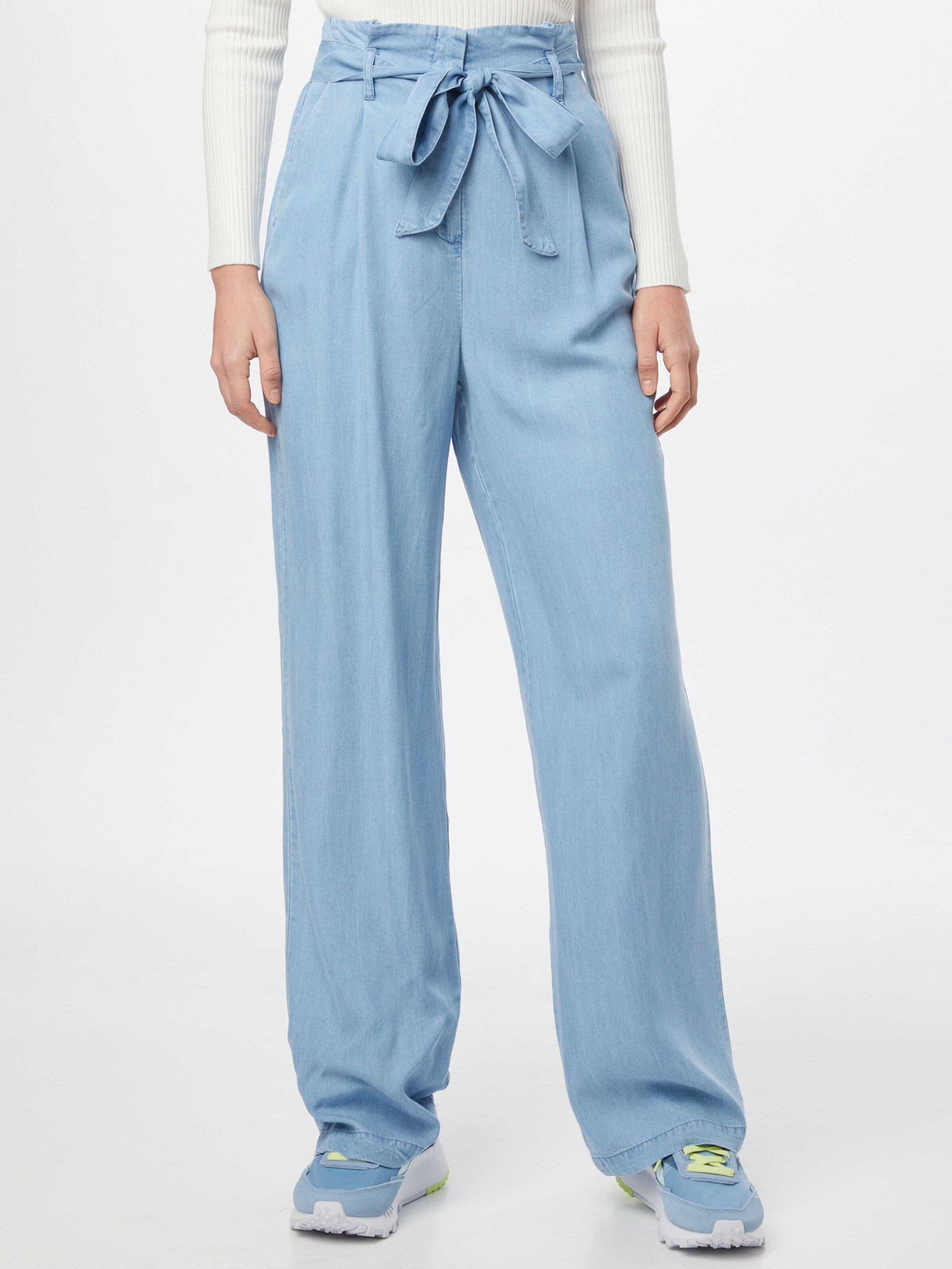 Abbigliamento aKfRG VERO MODA Pantaloni con pieghe in Blu Chiaro 