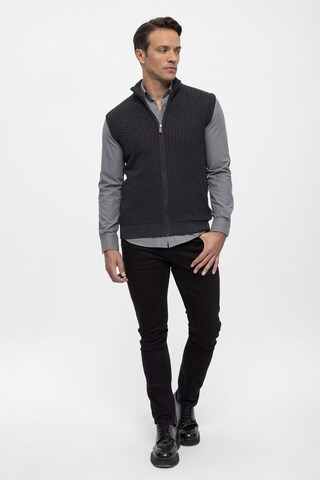 Felix Hardy Strickjacke in Grau