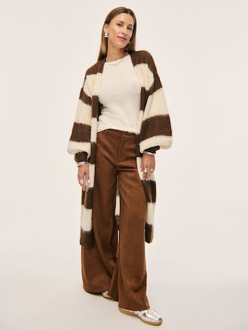 Kamila Šikl Cardigan in Braun: Vorderseite