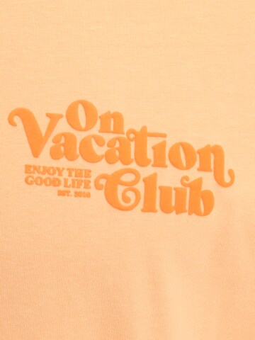 On Vacation Club Shirt 'Enjoy' in Orange