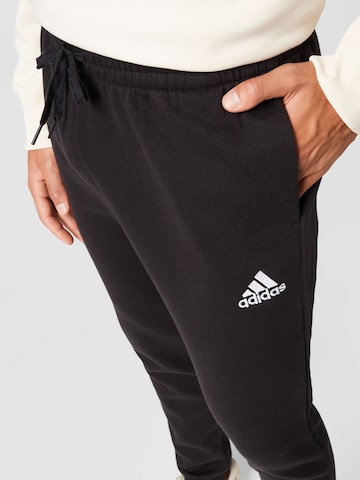 ADIDAS SPORTSWEAR Zúžený Sportovní kalhoty 'Essentials' – černá