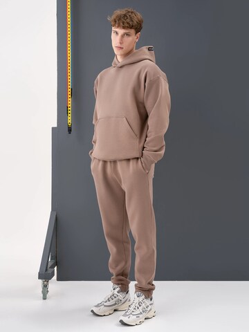 cut my fashion Tracksuit 'Treningai vyrams "CMF by Kamilė" CMF323' in Brown: front
