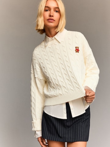Pull-over Bershka en beige : devant