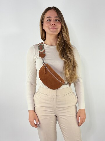 lePelou Gürteltasche 'ONDA small' in Braun