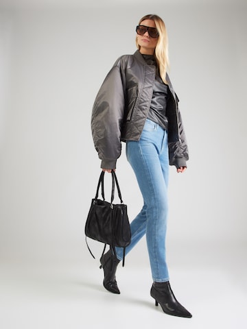 GUESS Skinny Džíny '1981' – modrá