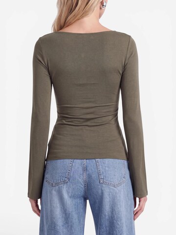 Tricou de la millane pe verde