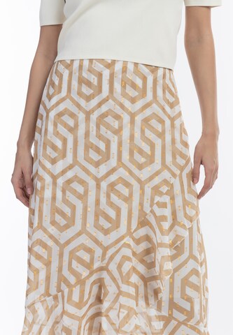 faina Rok in Beige