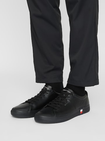 TOMMY HILFIGER Sneaker in Schwarz