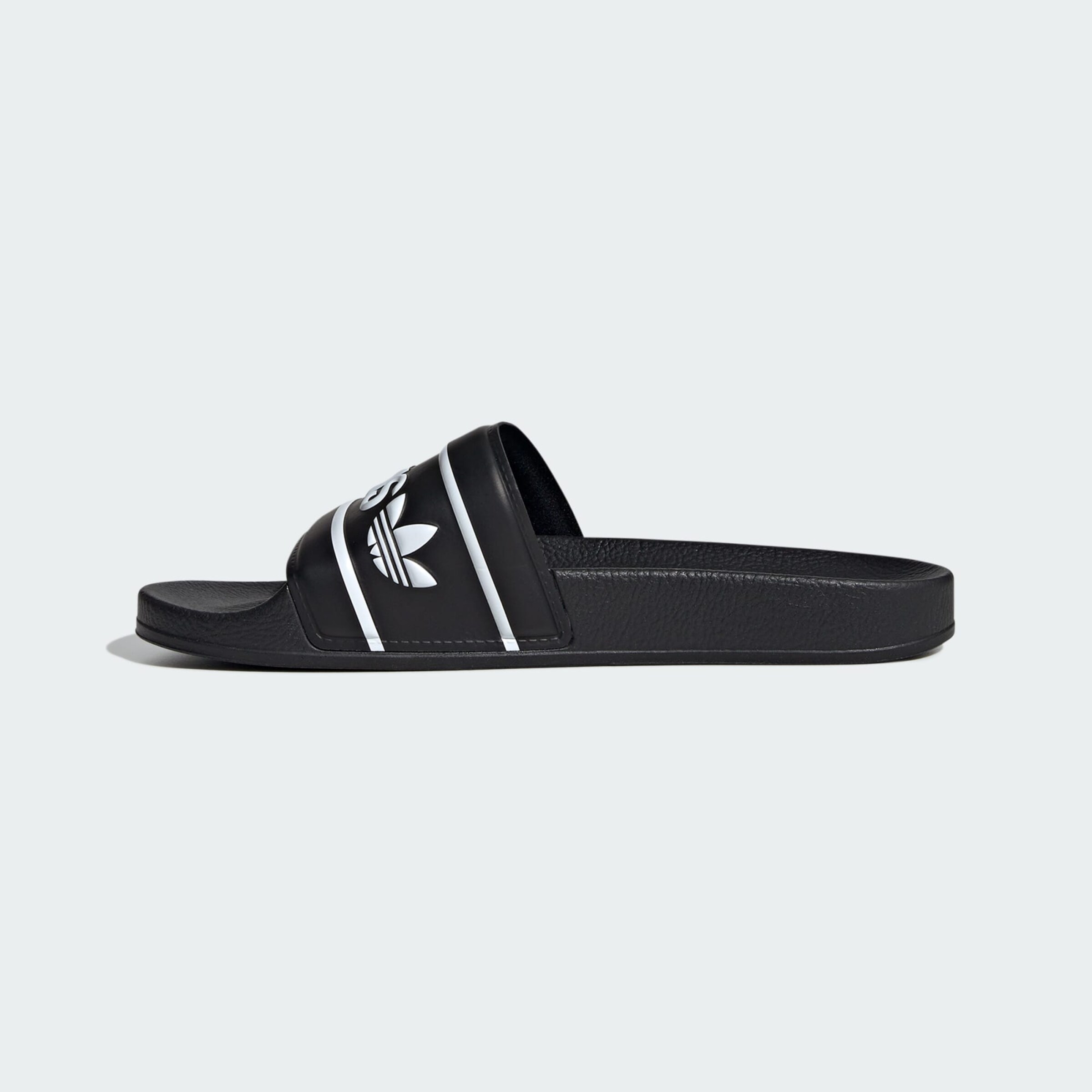 ADIDAS ORIGINALS Zapatos para playa y agua Adilette en Negro ABOUT YOU