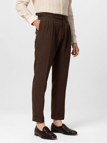 Antioch Regular Pleat-front trousers in Brown