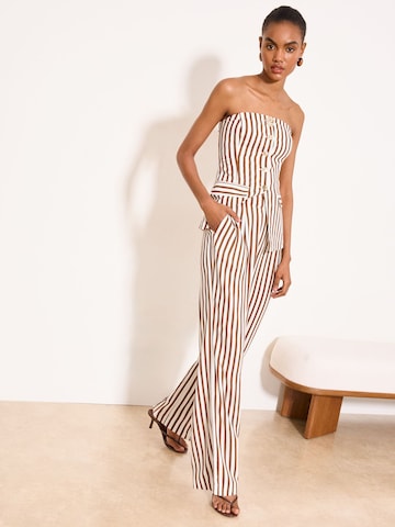 Wide leg Pantaloni cutați de la Lipsy pe bej