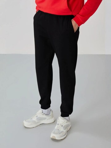 Tommy Life Tracksuit in Red