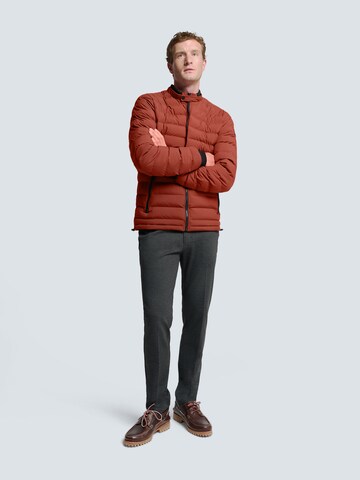 No Excess Between-season jacket in Red