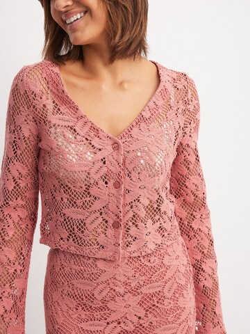 NA-KD Strickjacke in Pink: Vorderseite