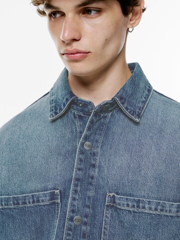 Fit confort Chemise Pull&Bear en bleu