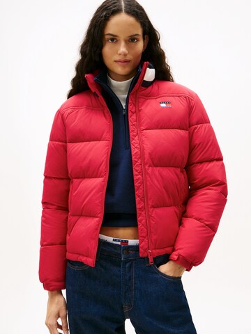 Tommy Jeans Prechodná bunda 'ESS' - Červená: predná strana