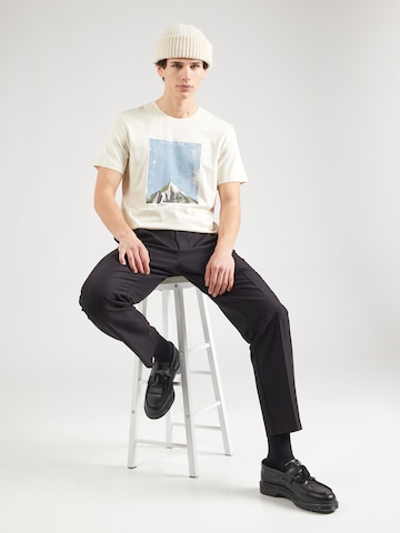 Tricou 'AUSTIN' de la MUSTANG pe alb