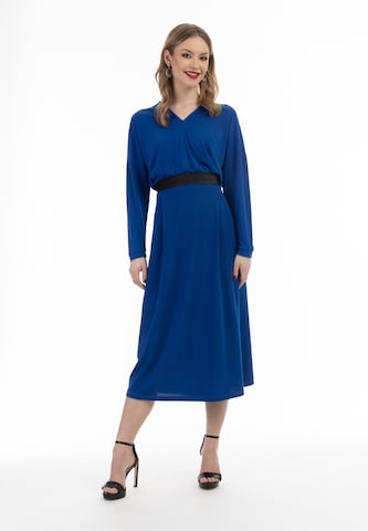 faina Rok in Blauw