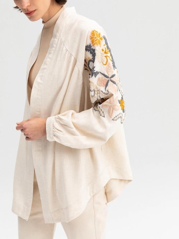 Veste mi-saison 'Embroidered Linen Kimono Jacket' Touché Privé en beige