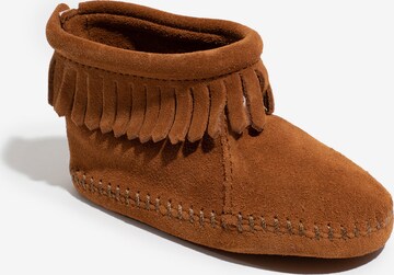 Minnetonka First-step shoe 'Back Flap' in Brown