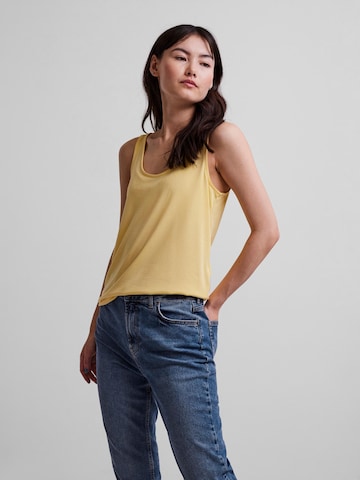 PIECES Top 'Kamala' in Yellow: front