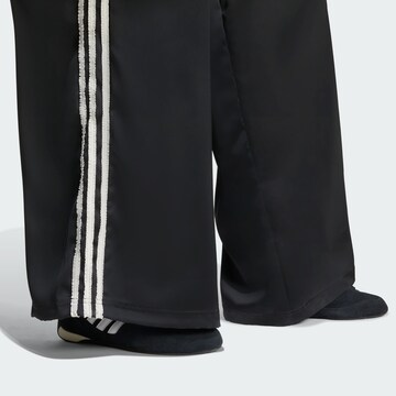 ADIDAS ORIGINALS Wide leg Trousers in Black