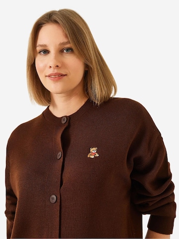 Cardigan Bianco Lucci en marron