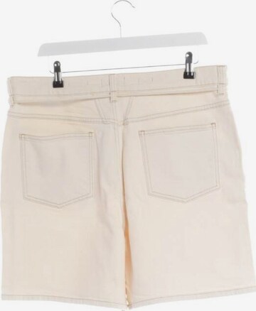 Closed Shorts in 29 in White