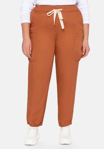 SHEEGO Tapered Cargo trousers in Brown: front