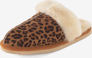 Minnetonka Pantofle 'Leopard' – hnědá: přední strana